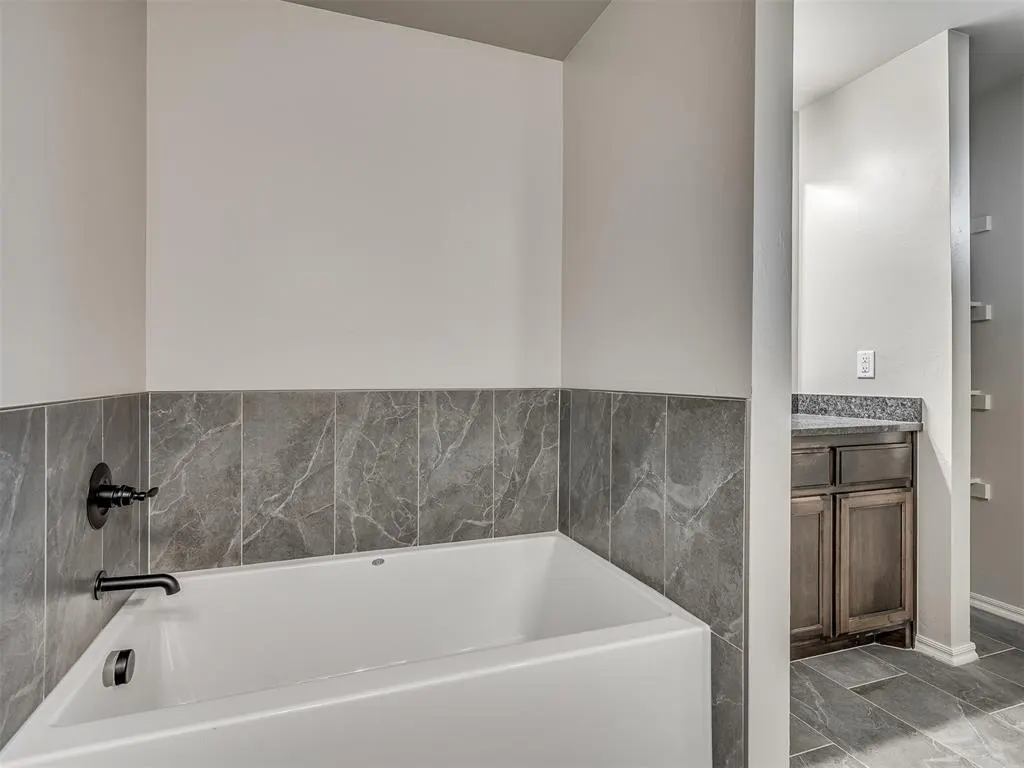 Photo 23 — 24977 Preakness Run, Cashion, OK 73016
