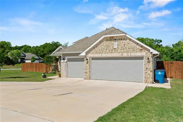 Photo 3 — 2803 Redwood Court, Newcastle, OK 73065