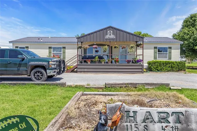 Front exterior — 115 S 4th Street, Thomas, OK 73669