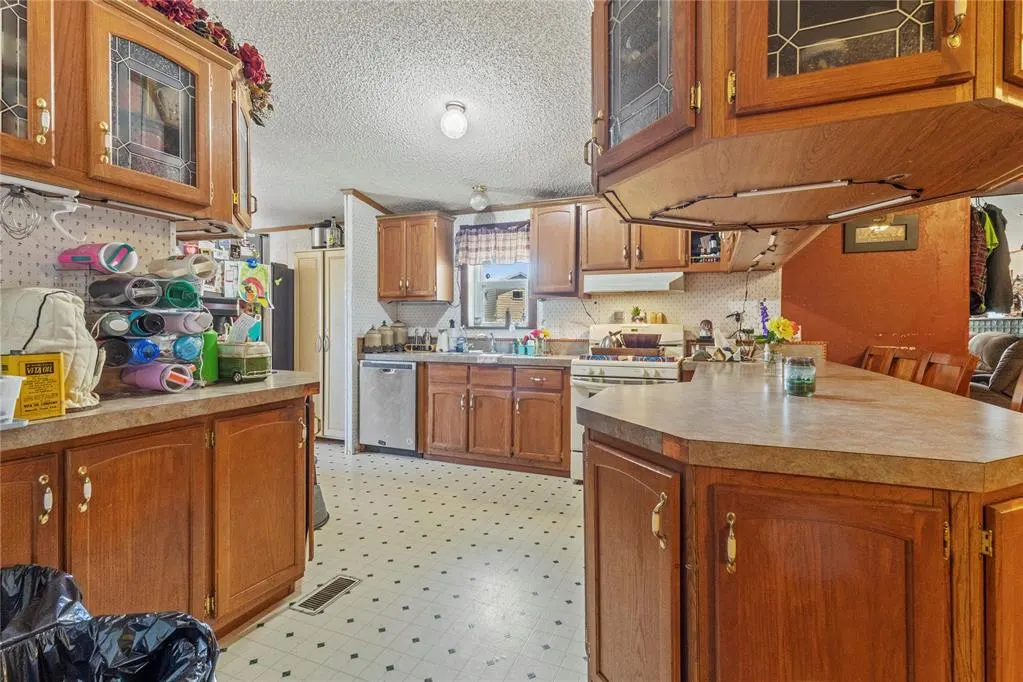 Photo 8 — 115 S 4th Street, Thomas, OK 73669