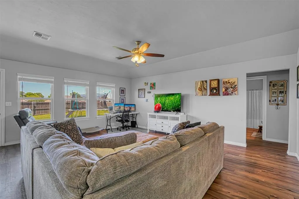 Photo 7 — 1537 Avalon Drive, Altus, OK 73521