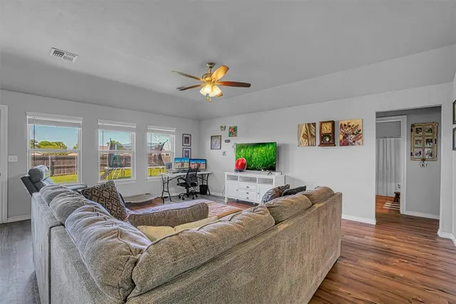 Photo 7 — 1537 Avalon Drive, Altus, OK 73521