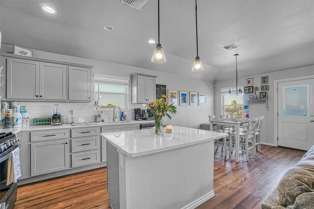 Photo 9 — 1537 Avalon Drive, Altus, OK 73521