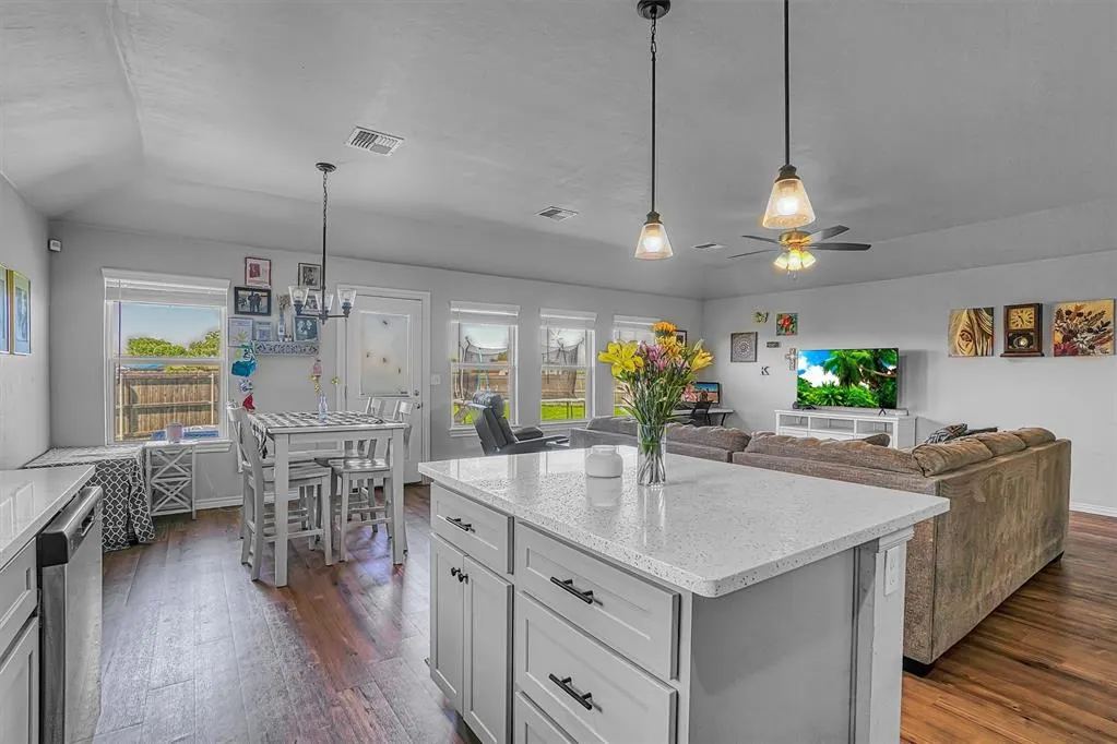 Photo 10 — 1537 Avalon Drive, Altus, OK 73521
