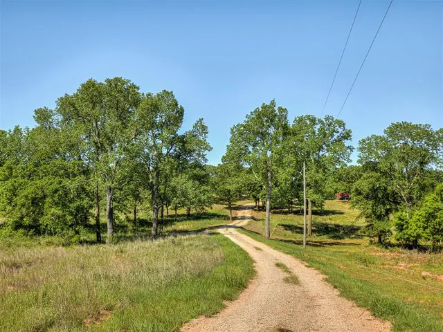 Photo 8 — 940437 S 3310 Road, Wellston, OK 74881