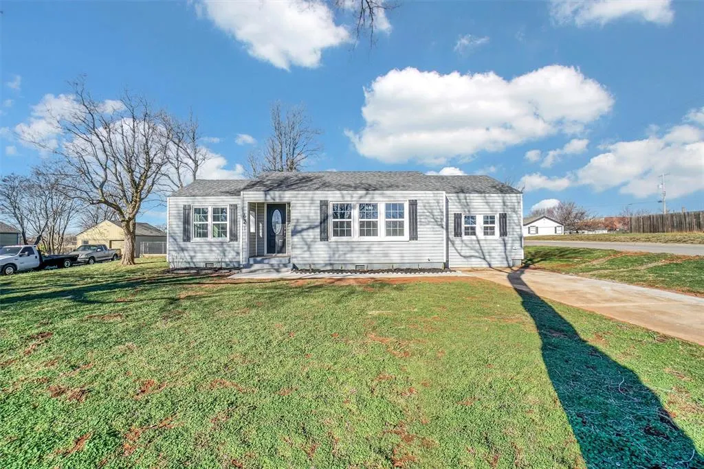 Photo 36 — 621 N 5th Street, Weatherford, OK 73096