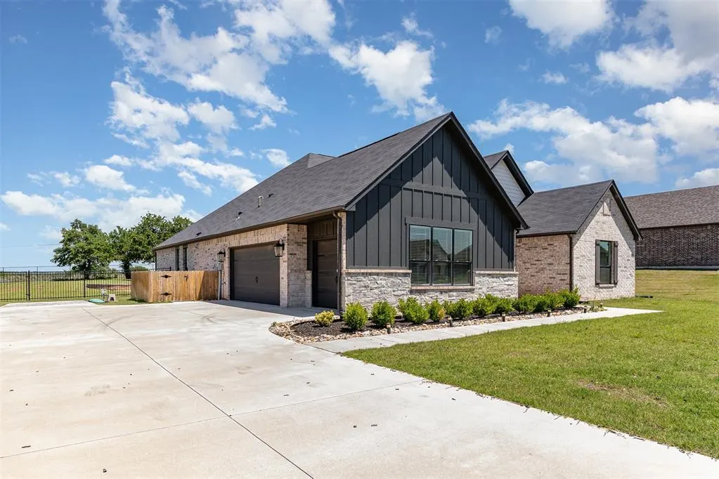 Photo 2 — 2246 Jackson Lane, Blanchard, OK 73010