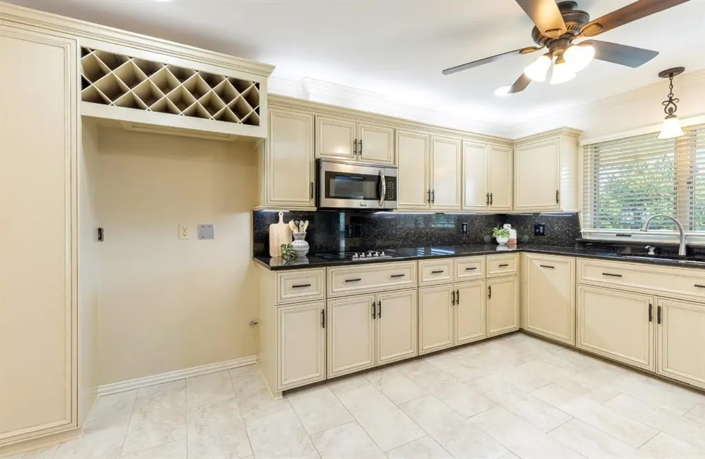 Photo 4 — 8 Willowbrook, Shawnee, OK 74804