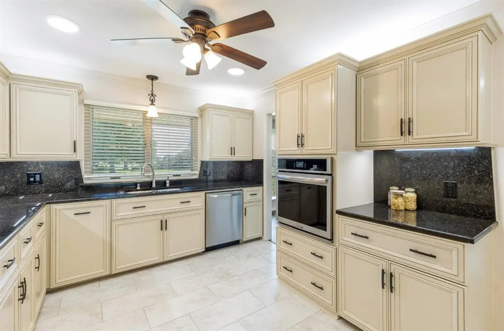 Photo 5 — 8 Willowbrook, Shawnee, OK 74804