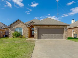 Sold home at 402 NW Granite Avenue