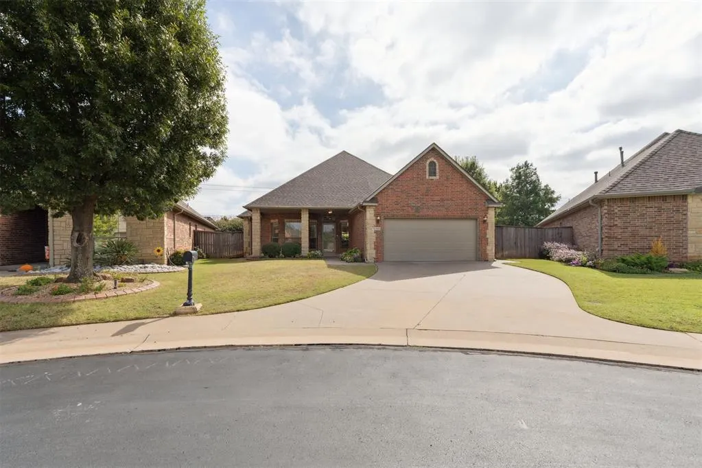 Photo 5 — 12300 St Lukes Lane, Oklahoma City, OK 73142