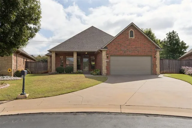Photo 4 — 12300 St Lukes Lane, Oklahoma City, OK 73142