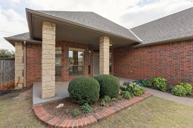 Photo 7 — 12300 St Lukes Lane, Oklahoma City, OK 73142