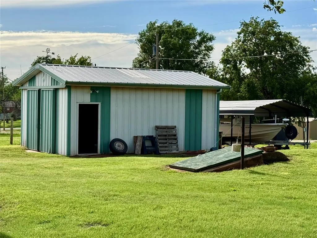 Photo 3 — 321 E Ninth Street, Leedey, OK 73654