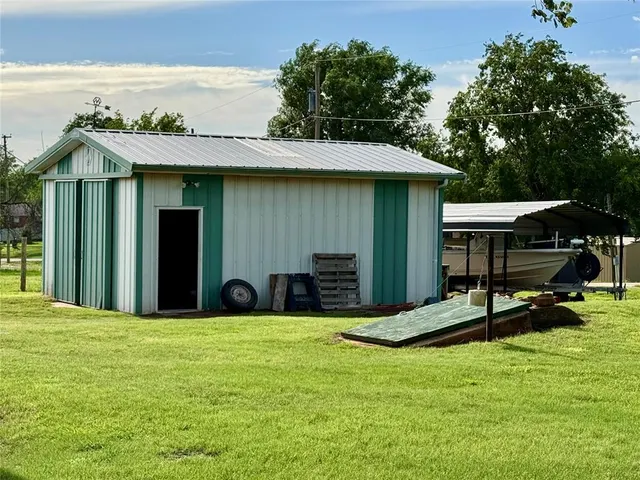 Photo 3 — 321 E Ninth Street, Leedey, OK 73654