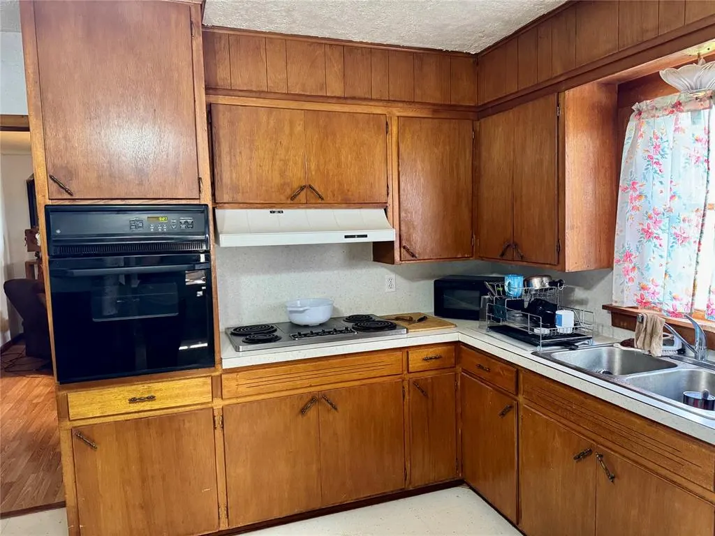 Photo 6 — 321 E Ninth Street, Leedey, OK 73654