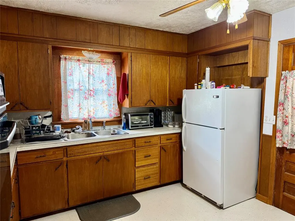 Photo 9 — 321 E Ninth Street, Leedey, OK 73654