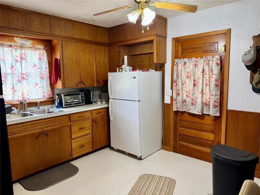 Photo 16 — 321 E Ninth Street, Leedey, OK 73654
