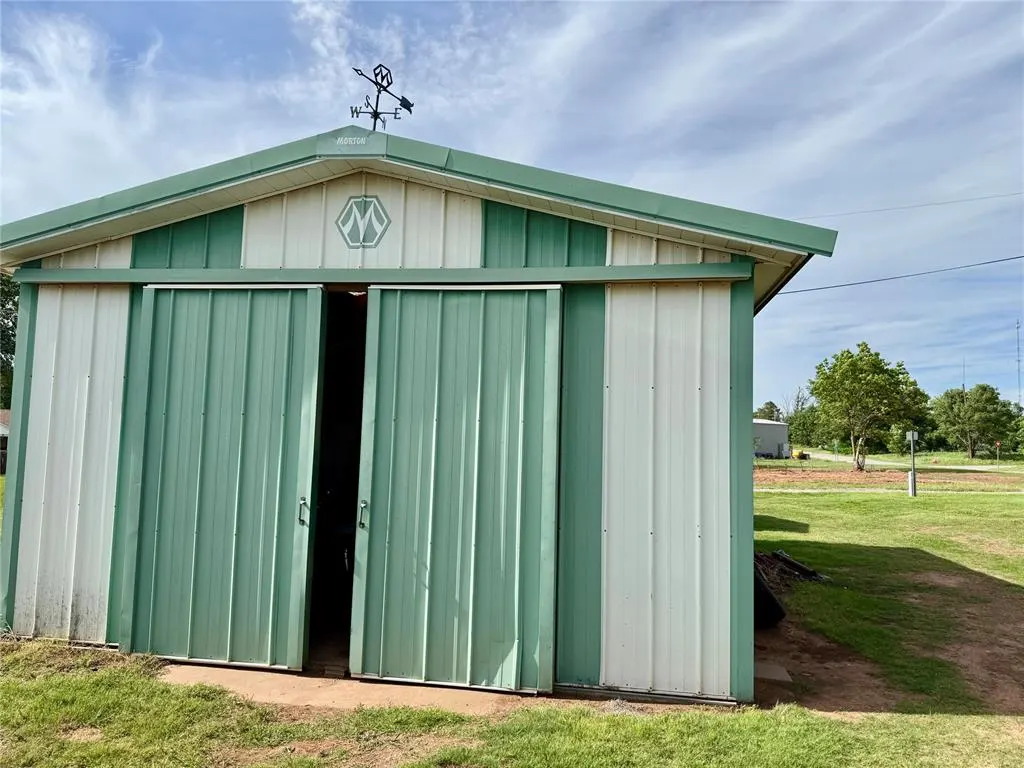 Photo 17 — 321 E Ninth Street, Leedey, OK 73654