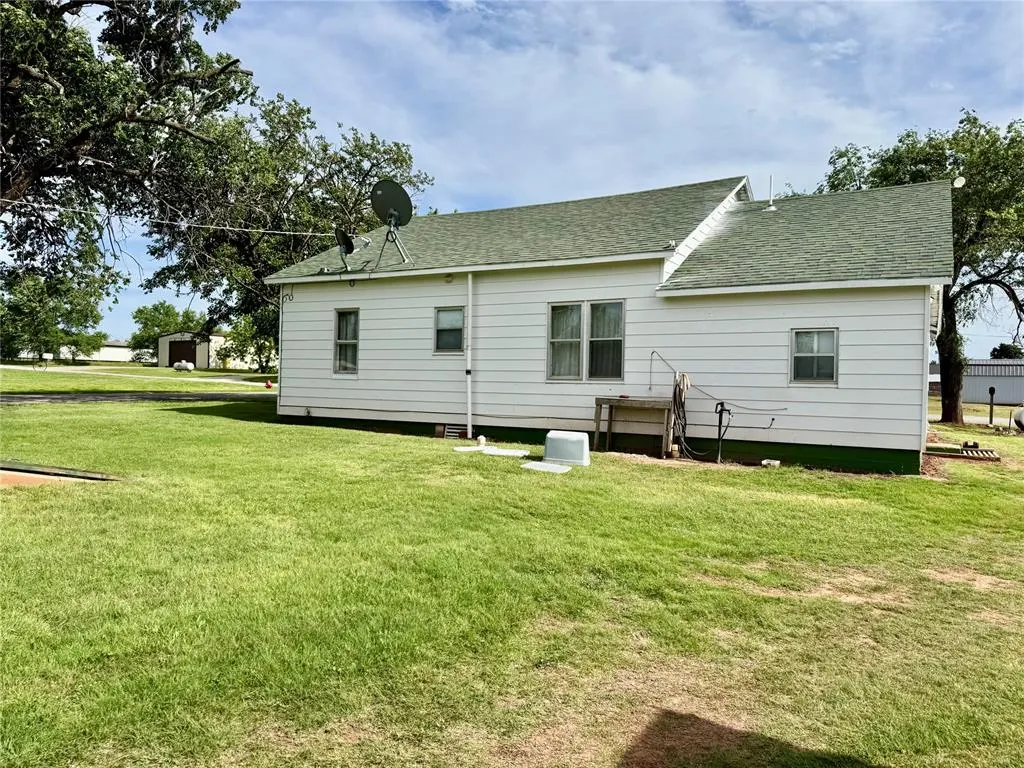 Photo 18 — 321 E Ninth Street, Leedey, OK 73654