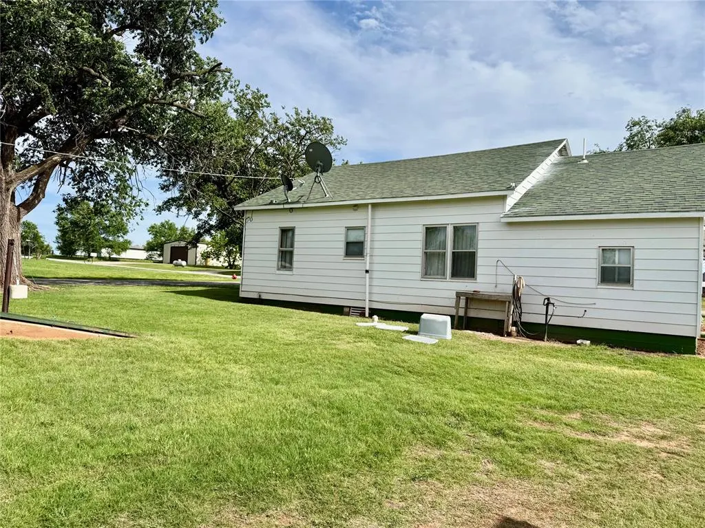 Photo 19 — 321 E Ninth Street, Leedey, OK 73654