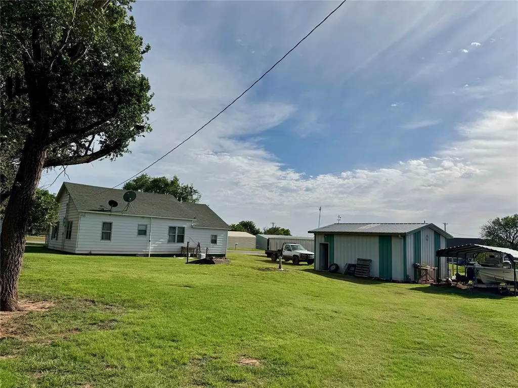 Photo 33 — 321 E Ninth Street, Leedey, OK 73654