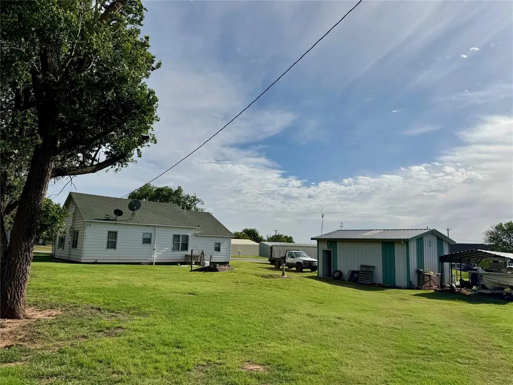 Photo 35 — 321 E Ninth Street, Leedey, OK 73654