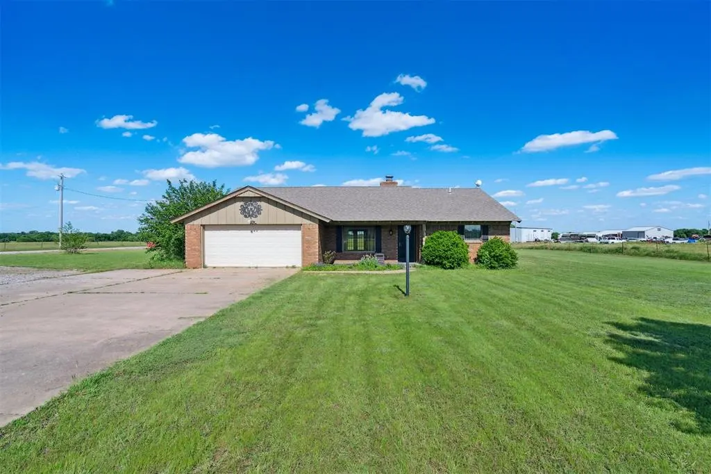 Photo 2 — 1500 S Railroad, Marlow, OK 73055