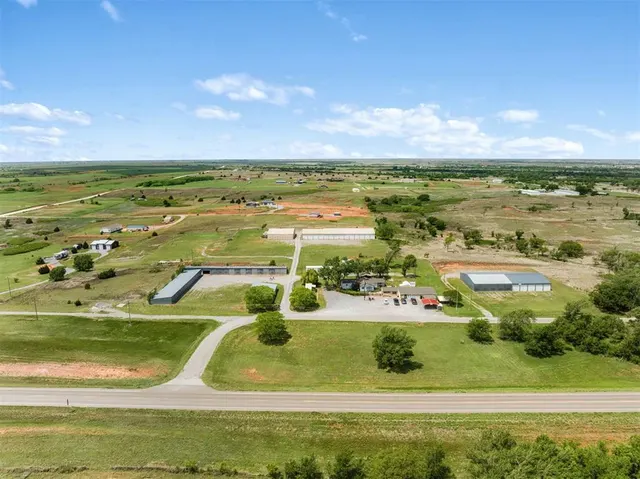Photo 3 — 10277 N 2130 Road, Foss, OK 73647