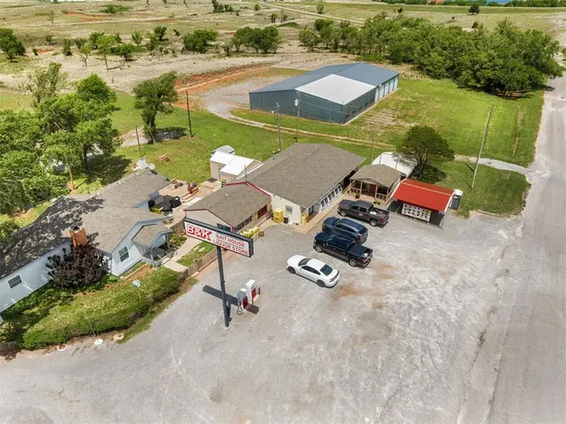 Photo 4 — 10277 N 2130 Road, Foss, OK 73647