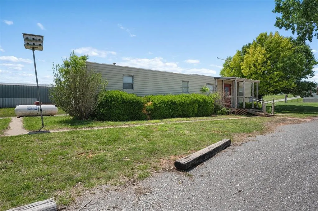 Photo 16 — 10277 N 2130 Road, Foss, OK 73647