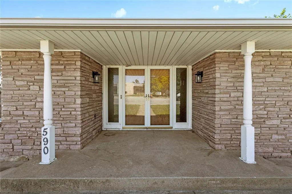 Photo 3 — 590 N Broadway Avenue, Hydro, OK 73048