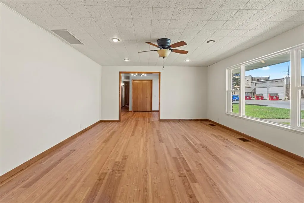 Photo 13 — 590 N Broadway Avenue, Hydro, OK 73048
