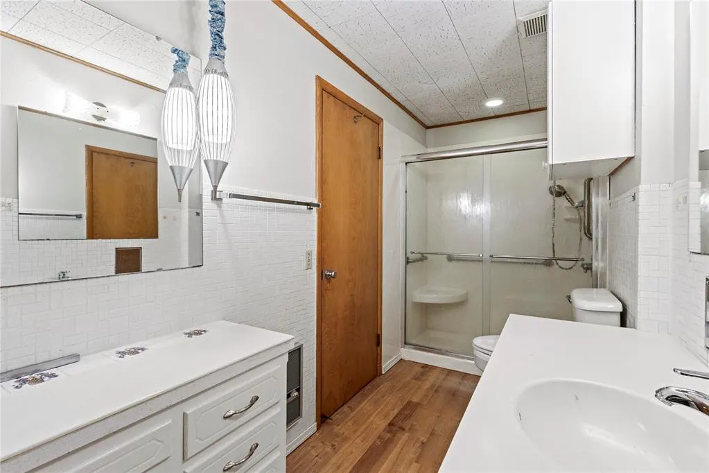Photo 27 — 590 N Broadway Avenue, Hydro, OK 73048