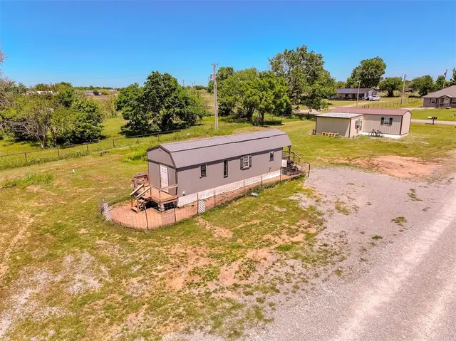 Photo 3 — 118 Clover Lane, Amber, OK 73004