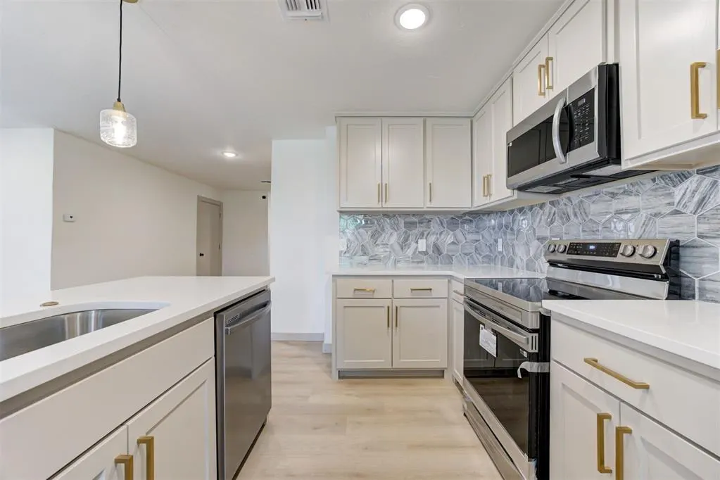 Photo 14 — 737 NW 89th Street, Oklahoma City, OK 73114