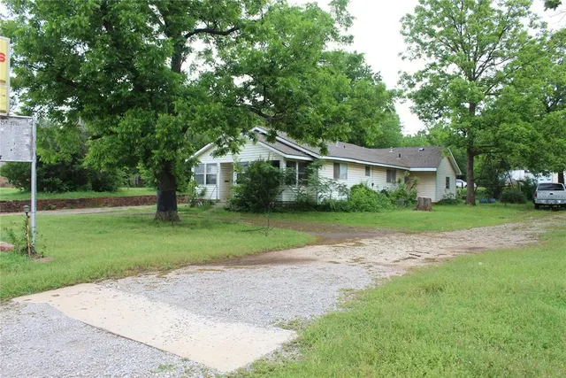 Photo 4 — 724 E 1st Street, Chandler, OK 74834
