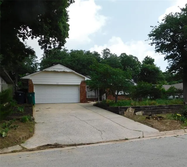 Photo 2 — 5737 NW 31st Street, Oklahoma City, OK 73122
