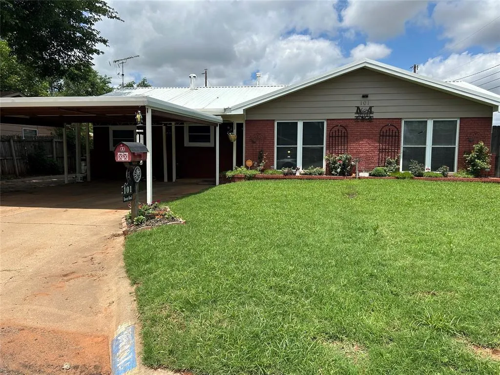 Front exterior — 101 Rowsey, Elk City, OK 73644