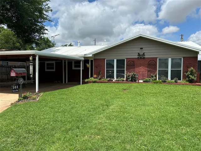Photo 2 — 101 Rowsey, Elk City, OK 73644