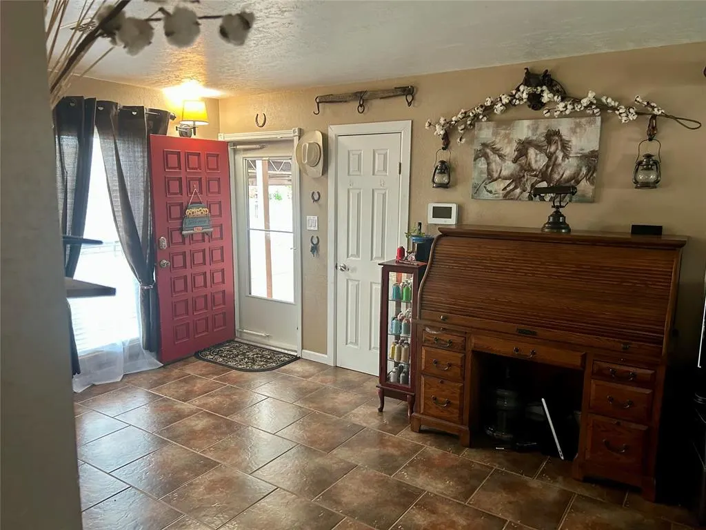 Photo 5 — 101 Rowsey, Elk City, OK 73644