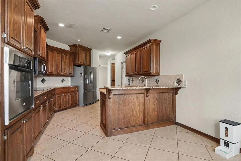 Photo 11 — 1504 SW Brentwood Boulevard, Lawton, OK 73505