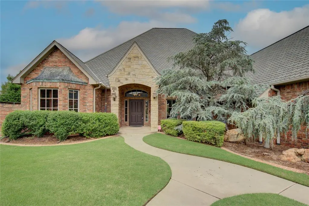 Photo 2 — 12509 St Lukes Lane, Oklahoma City, OK 73142