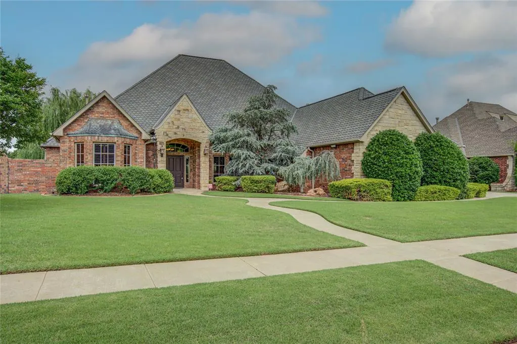 Photo 3 — 12509 St Lukes Lane, Oklahoma City, OK 73142