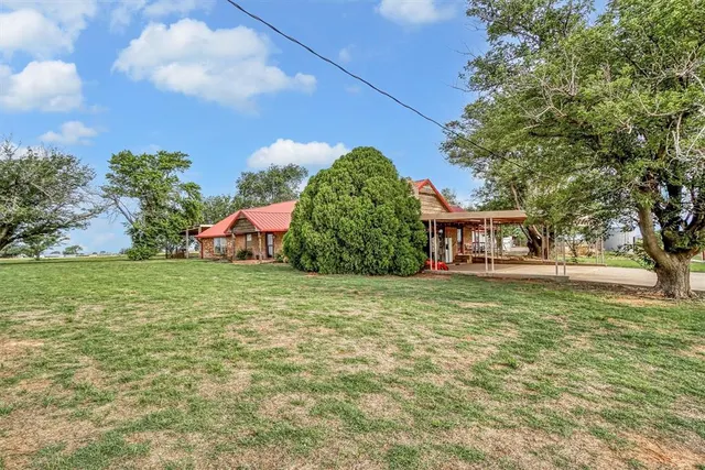 Photo 3 — 20523 E County Road 158 Road, Altus, OK 73521