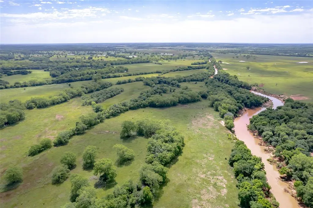 Photo 4 — 32547 Rattlesnake Hill Road, Macomb, OK 74852