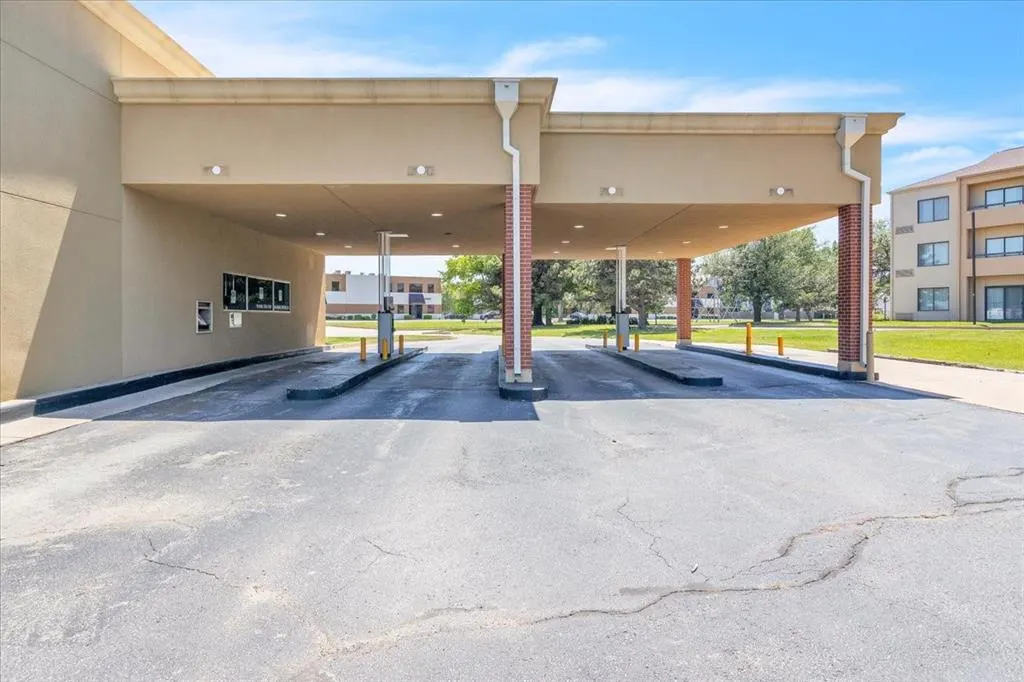 Photo 24 — 809 Cornell Parkway, Oklahoma City, OK 73108