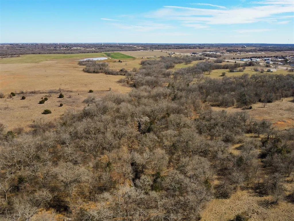 Photo 4 — 18294 US Hwy 70, Lone grove, OK 73443