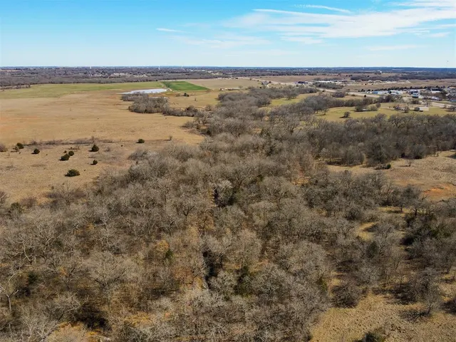 Photo 4 — 18294 US Hwy 70, Lone grove, OK 73443