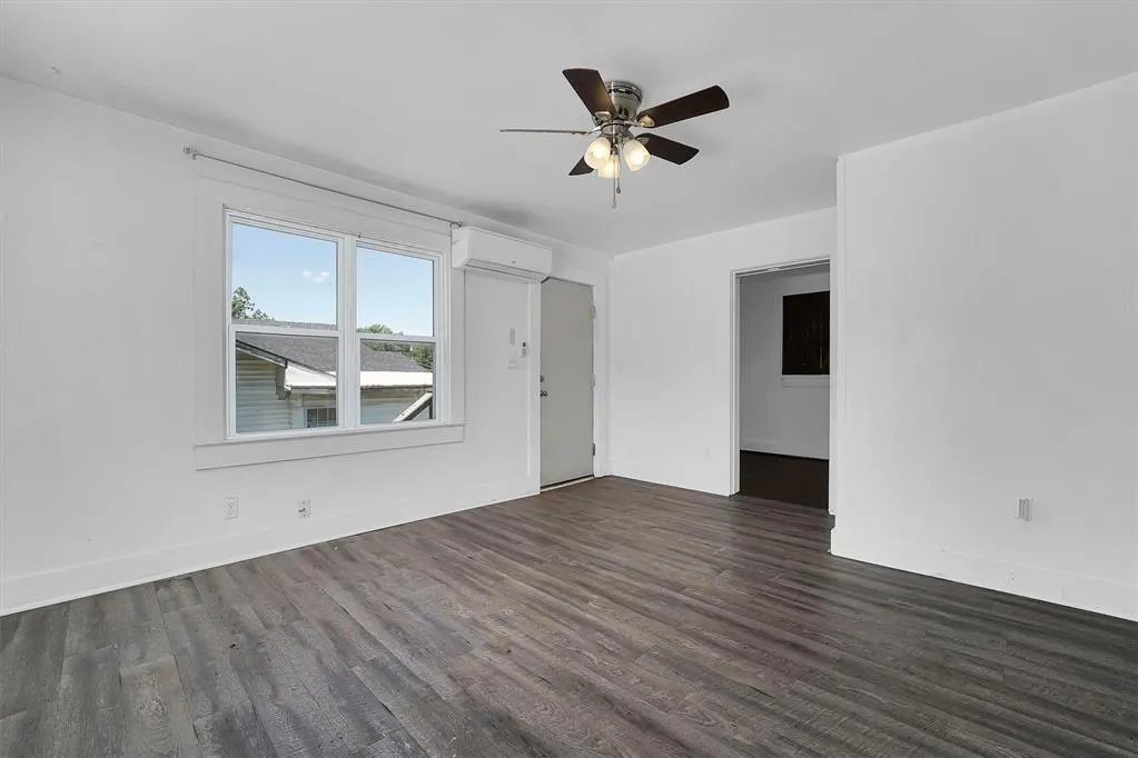Photo 4 — 815 Hayes Avenue, Clinton, OK 73601